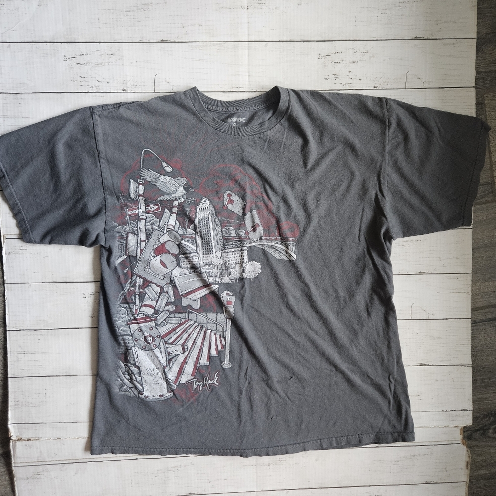 Tony Hawk Tee Grey XL‎ Cityscape Design